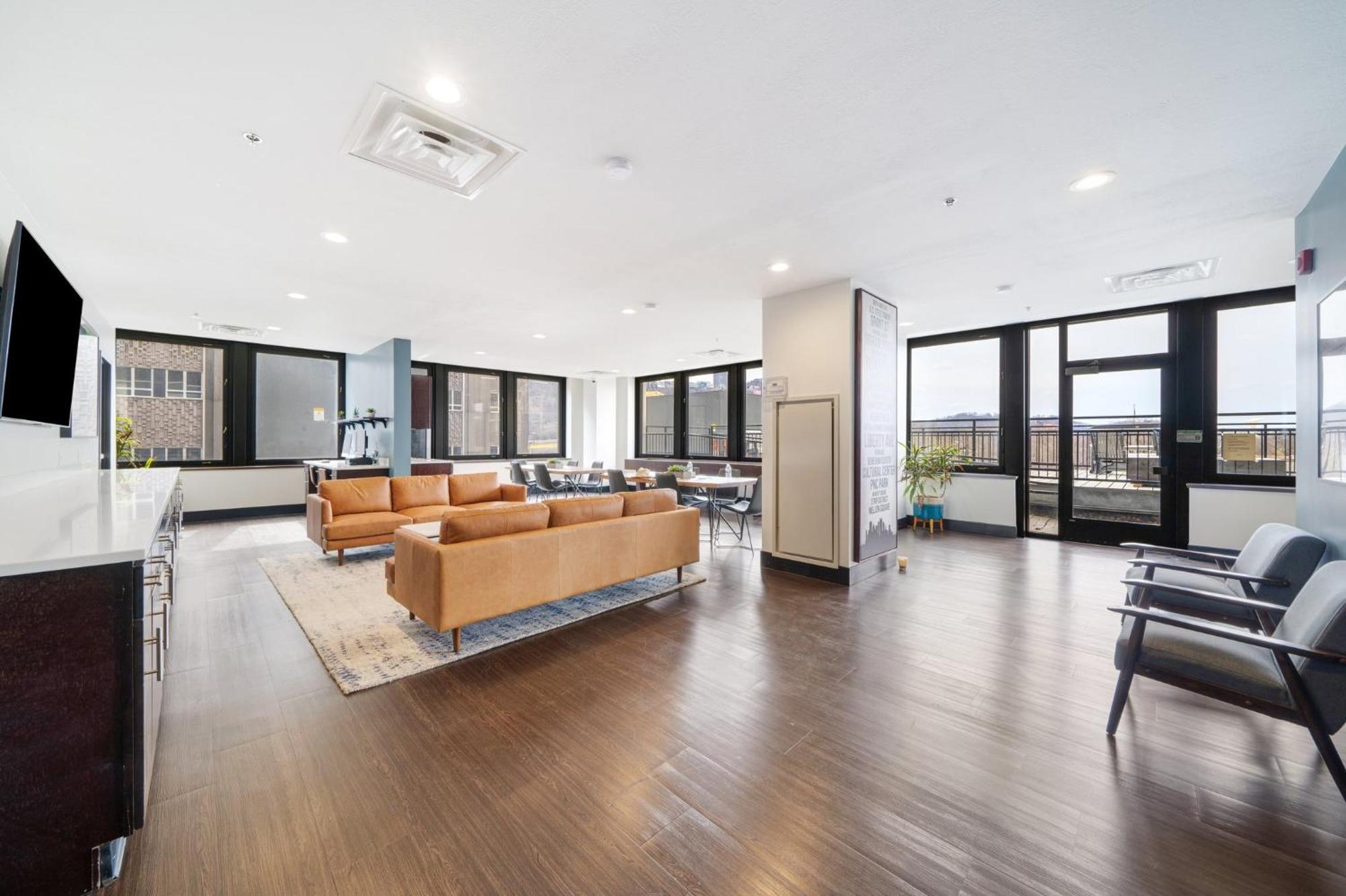 Luxe City Views Prime Location 24-7 Parking Gym Lounge 피츠버그 외부 사진